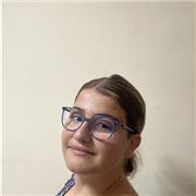 Estudiante con el First for Schools, que le encantan los niños y no tendría ningún problema en enseñar a otras personas.